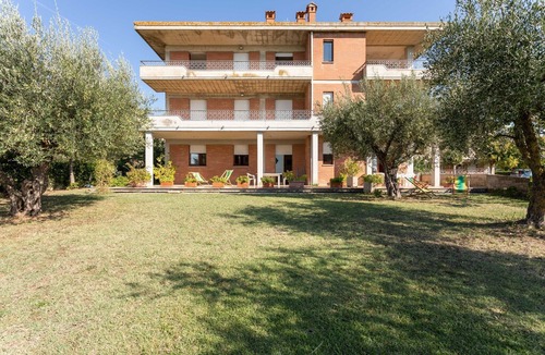 Tuoro sul Trasimeno Apartment | Elegant apartment with swimming pool and gym on Lake Trasimeno