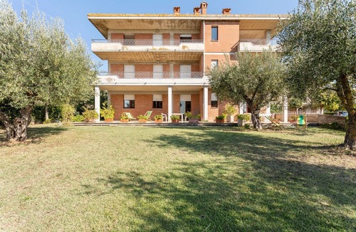 Tuoro sul Trasimeno Apartment | Elegant apartment with swimming pool and gym on Lake Trasimeno