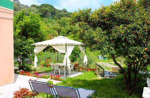 Deiva Marina Apartment | Elegant apartment with garden and private parking 800 meters from the sea