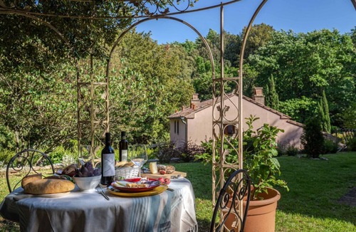 Sassetta Apartment | Elegant apartment surrounded by nature with swimming pool