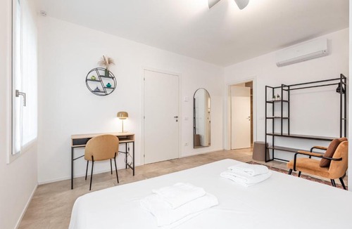 Historic Centre Apartment | Elegant City-Center Apartment in Villa - Private Parking