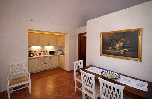Volterra Apartment | Elegant Tuscany Holiday Home for 4