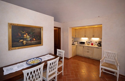 Volterra Apartment | Elegant Tuscany Holiday Home for 4