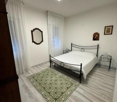 Voghiera House | Elena's apartment - casa gialla