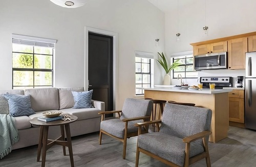 Islamorada Villa | Embrace Nature by the Ocean! Beach, Swimming Pool, Full Kitchen!