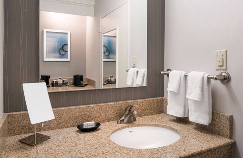 El Segundo Hotel | Enjoy a Hassle-Free Stay! Pet-Friendly, Short Drive to Hermosa Beach Pier