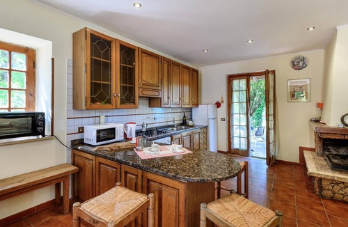 Montopoli di Sabina Apartment | Enjoy a wonderful vacation in this cozy apartment with beautiful views of the countryside.
