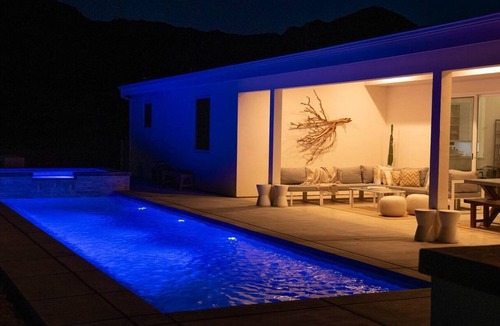 Joshua Tree Villa | Enjoy full access to the property—wander, explore, and connect with nature. Relax with stunning sunsets and star-filled skies. For urgent matters, our support team is just a message or call away. 🌵✨
