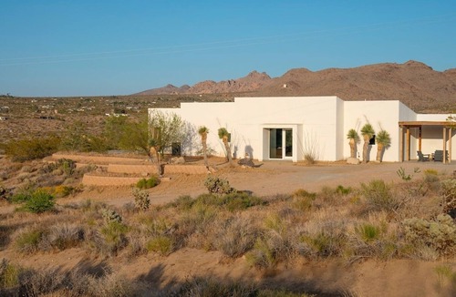 Joshua Tree Villa | Enjoy full access to the property—wander, explore, and connect with nature. Relax with stunning sunsets and star-filled skies. For urgent matters, our support team is just a message or call away. 🌵✨