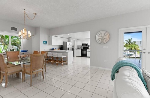 Venetian Shores House | Enjoy luxury at Irish Ayes in Islamorada: a spacious 4-bedroom canal home perfect for 8!
