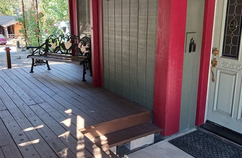 Wrightwood House | Enjoy the cool mountain air at the spacious and unique Ragtime Rose.