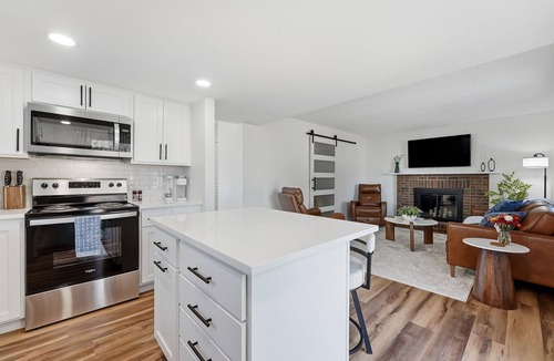 Morrison House | Enjoyable 3-bedroom house with AC in charming Morrison