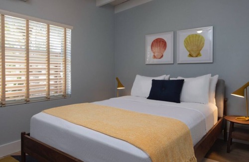 Islamorada Villa | Enjoyable Stay! Beachfront Location, With Full Kitchen, Free Parking, Pool!