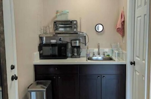 Lancaster House | Entire Guest-home 1 Bedroom & Bath & Kitchenette