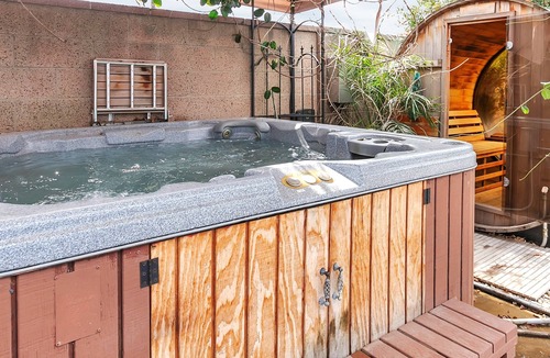 Harbor House | Entire Spacious Furnished Home - Sauna, Hot Tub, AC, WIFI, Garden & Full Kitchen