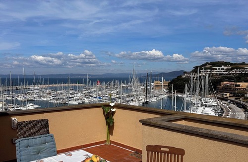 Punta Ala Apartment | Esclusivo appartamento con ampio solarium vista mare a due passi dalla spiaggia!