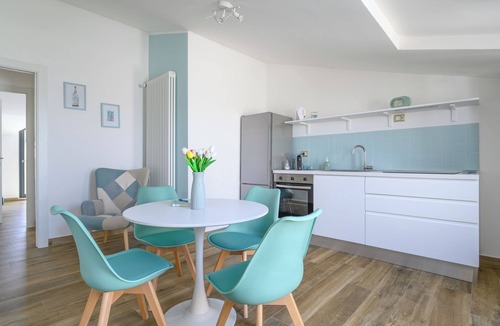 Marta Apartment | Esmeralda - Stunning Lake View Attic with Kitchen and TV