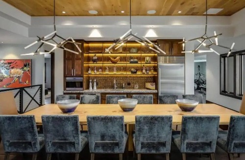Foxfield House | Exclusive Villa with Expansive Space &Private Bar