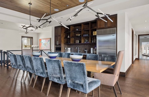 Foxfield House | Exclusive Villa with Expansive Space &Private Bar