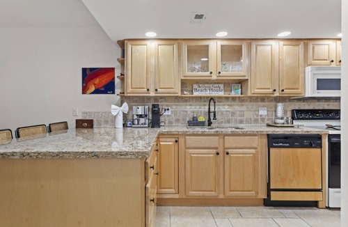 Islamorada Villa | Exec Bay 3 Bedroom townhouse w/heated pool, marina, tennis & more