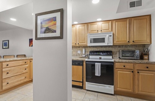 Islamorada Villa | Exec Bay 3 Bedroom townhouse w/heated pool, marina, tennis & more