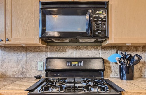 Wildernest House | Expansive townhome, Private hot tub, Great Location, 42BC