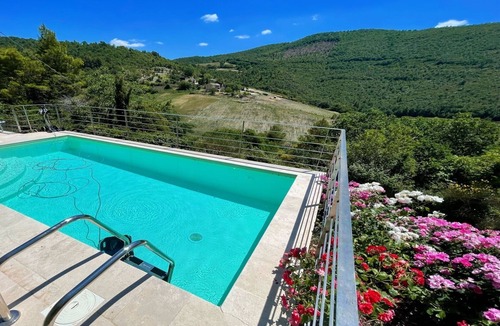 Spoleto Villa | Exquisitely Pretty, Detached Cottage, 9 kms to Central Spoleto... exclusive pool