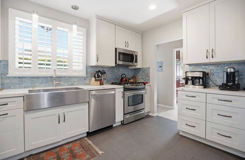The Plaza House | Fabulous 2-bedroom house with Pool and spa in sunny Long Beach
