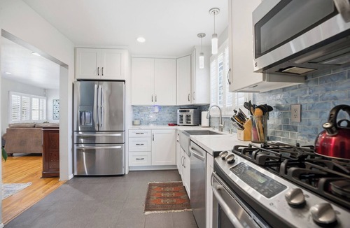 The Plaza House | Fabulous 2-bedroom house with Pool and spa in sunny Long Beach