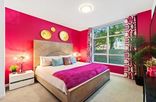 Carthay Circle Apartment | Fairfax District Chic City Oasis 2 BR Apt with Den 136