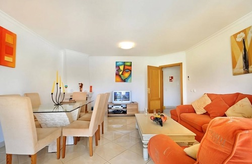 Meia Praia Hotel | Family and Friends Getaway! Fully-equipped Kitchen, Outdoor Pools, Free Parking!