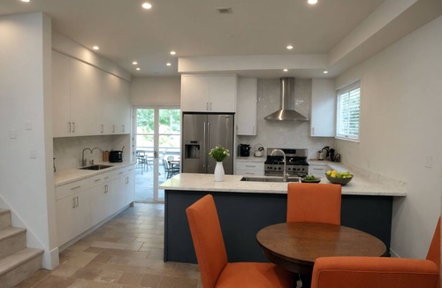 East Hollywood Apartment | Family-Friendly 4BR Gated Residence in Prime Hollywood with Free Parking