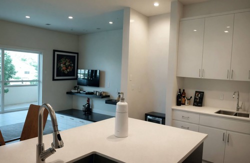 East Hollywood Apartment | Family-Friendly 4BR Gated Residence in Prime Hollywood with Free Parking