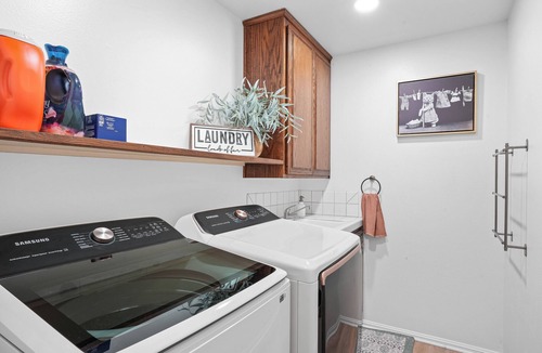 Northwest Anaheim House | Family Friendly Beautiful Decorated Pool Homenn