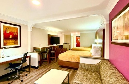 Inglewood Hotel | Family-Friendly Suite Near Six Flags | Spacious, Conveniently Near Universal
