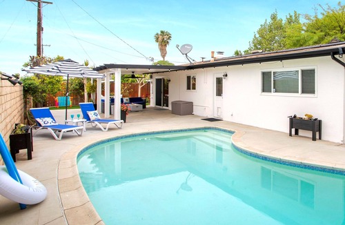 Estates at Canyon Crest House | FAMILY POOL HOME/3-BDR/KING BED/Game Room/Arcade/Sleeps 10/Riverside Downtown