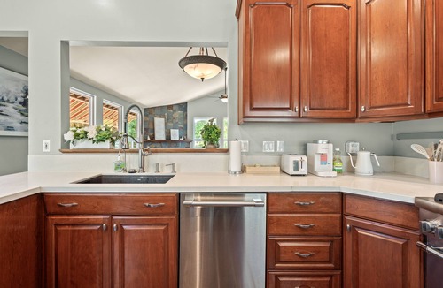 Pomona Villa | Family Retreat ，Bocce Ball, BBQ, Game Room & Decks