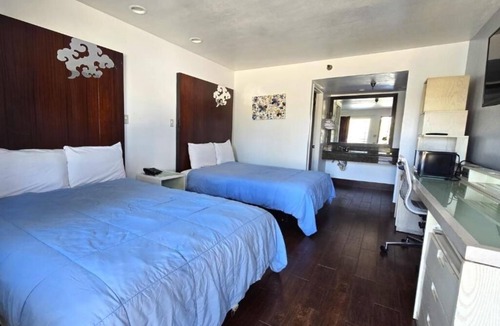 Buena Park Hotel | Family Room With Easy Access to Disneyland Parks | Free Parking