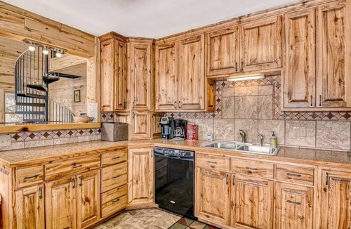 Alpine Village House | Fantastic 3BR Mountainview Dog Friendly