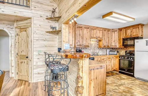 Alpine Village House | Fantastic 3BR Mountainview Dog Friendly