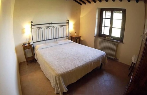 Valfabbrica House | Farm Castagna Alta - Holiday Apartment Strawberry
