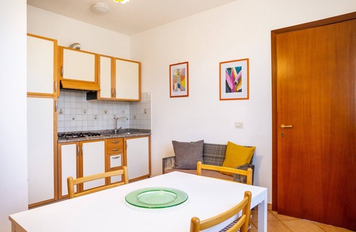 Pian di Rocca House | Farmhouse 'Ruggeri - Casa Rosa' with Shared Garden, Wi-Fi and Air Conditioning