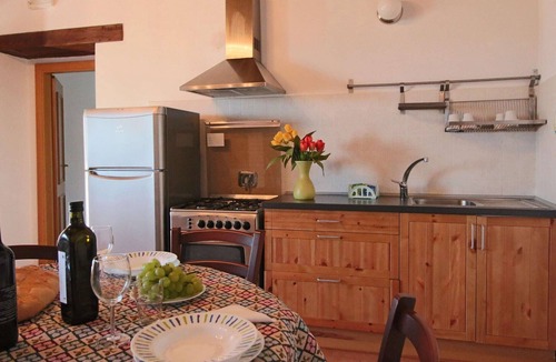 Gualdo Cattaneo House | Farmhouse Bliss with Pool, Wine and tails