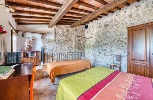 Giano dell'Umbria House | Farmhouse 'Casale Storico Xvii Sec - Tulipano' with Mountain View and Shared Pool