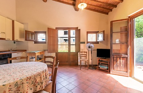 Laterina House | Farmhouse "Falegnameria" with Shared Pool, Private Terrace & Wi-Fi