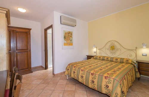 Campiglia Marittima House | Farmhouse "Il Girasole - Tasso" with Shared Pool, Shared Garden & Wi-Fi