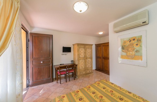 Campiglia Marittima House | Farmhouse "Il Girasole - Tasso" with Shared Pool, Shared Garden & Wi-Fi