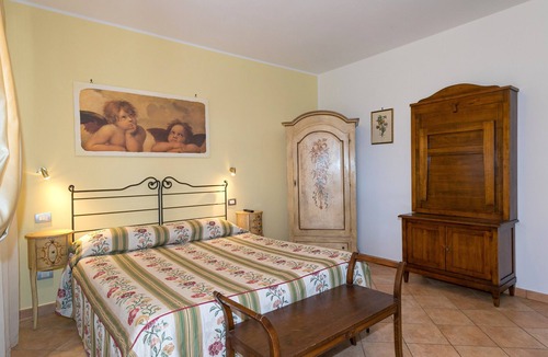 Campiglia Marittima House | Farmhouse "Il Girasole - Limone" with Shared Pool, Shared Garden & Wi-Fi