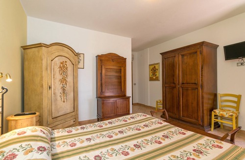 Campiglia Marittima House | Farmhouse "Il Girasole - Limone" with Shared Pool, Shared Garden & Wi-Fi