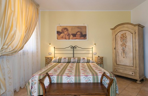 Campiglia Marittima House | Farmhouse "Il Girasole - Limone" with Shared Pool, Shared Garden & Wi-Fi
